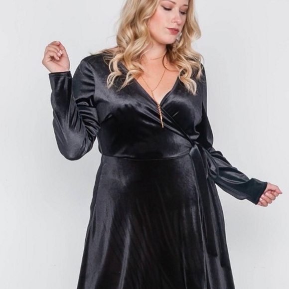 Stunning plus size velvet formal gown maxi dress - Picture 3 of 5